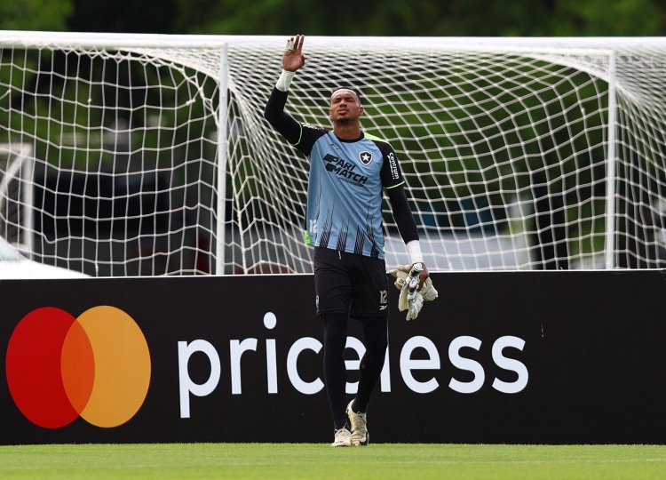 狗子28-记者：先租后买，西汉姆联重燃对博塔弗戈门将维克托的兴趣