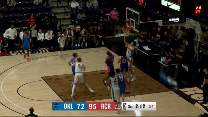 狗子28下载-🤩帅啊！杨瀚森高高跃起再收前板 随后拧身反篮打进！本场6前板